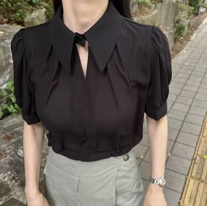 黑色