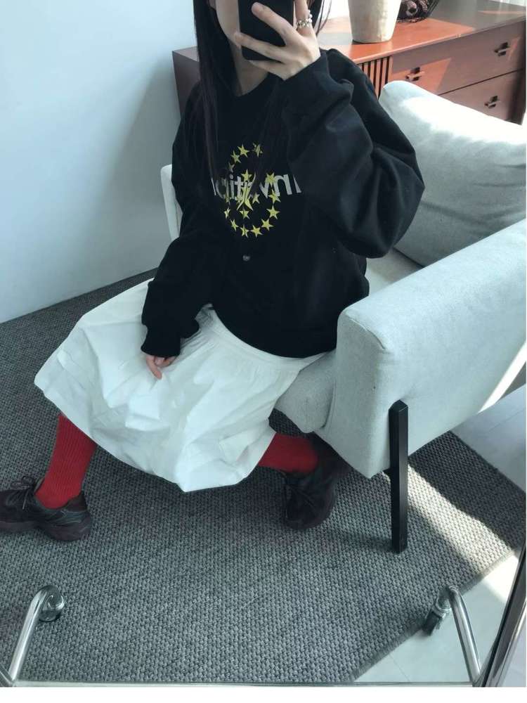 黑色