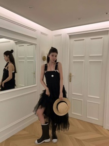 黑色