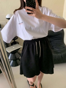 黑色