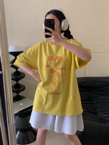 黄色