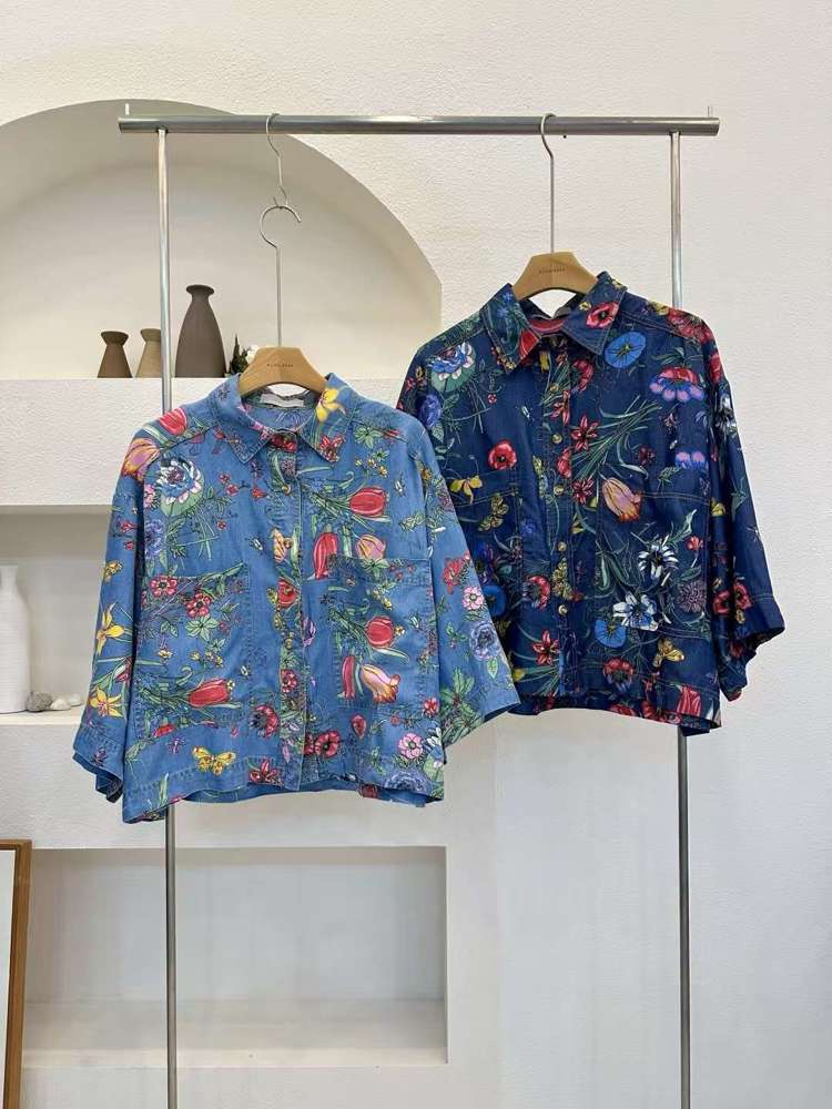 蓝色