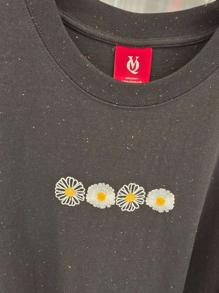 黑色