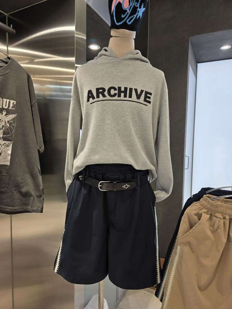深蓝色