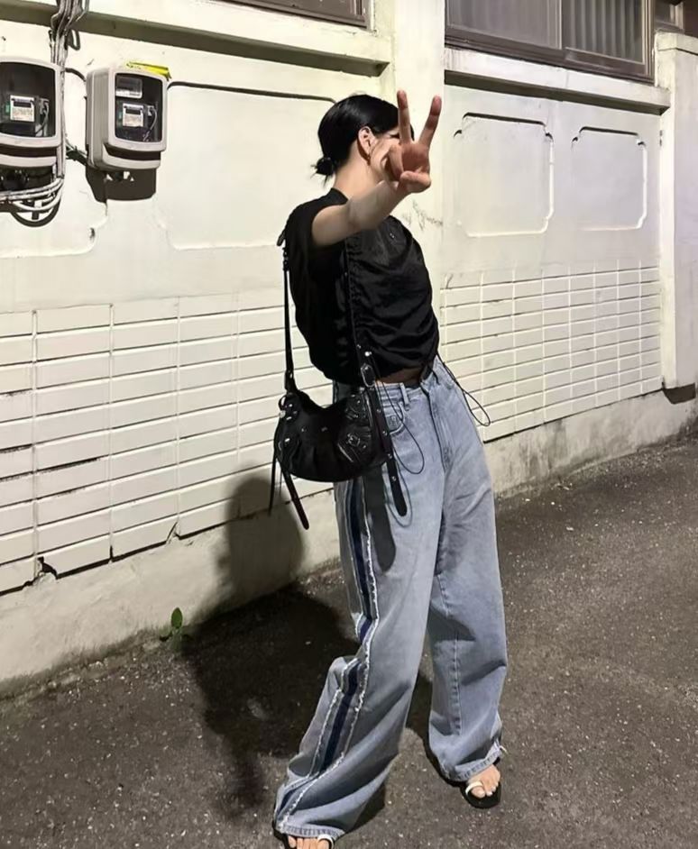 黑色