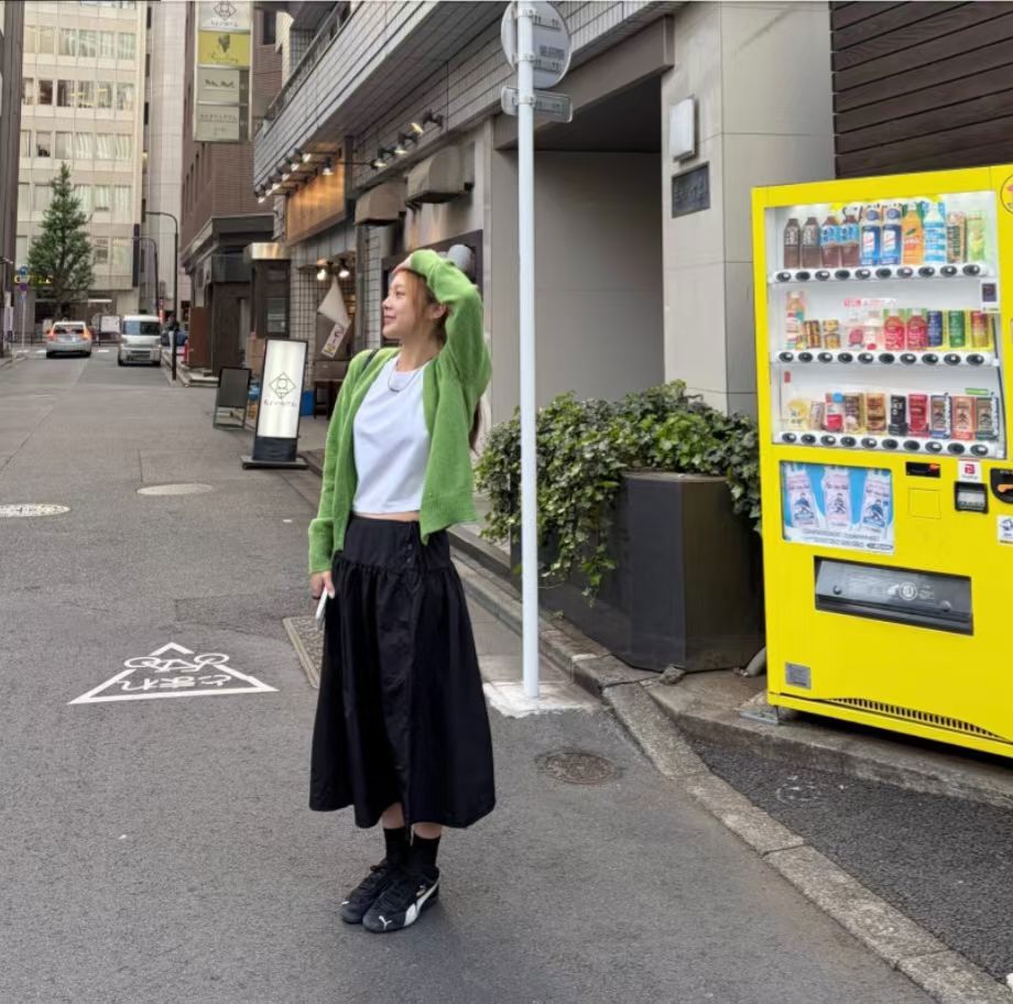 黑色
