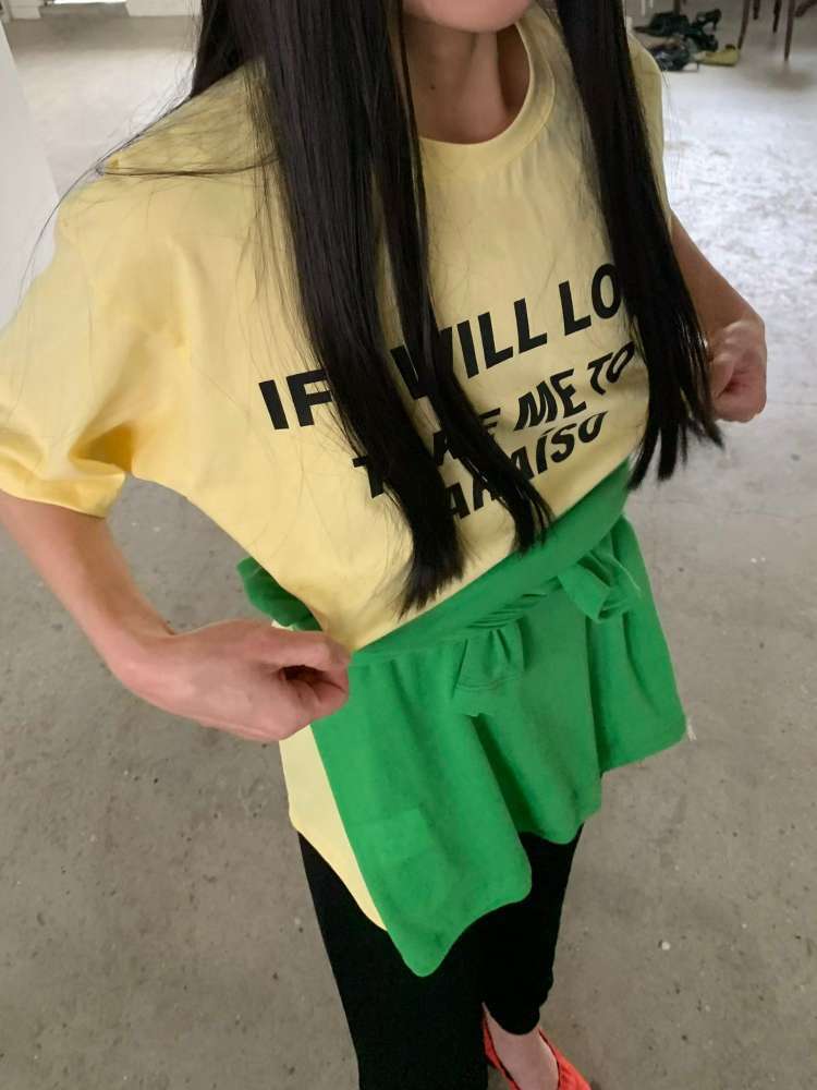 黄色