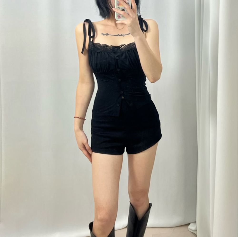 黑色
