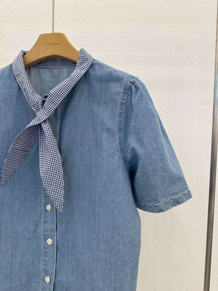 蓝色