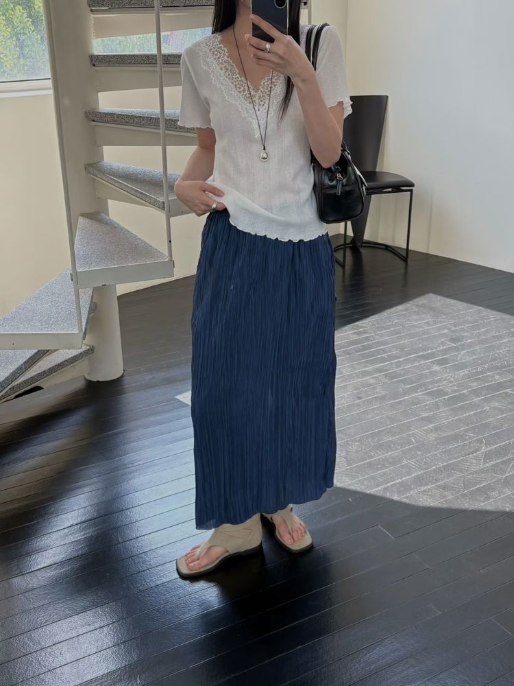 深蓝色