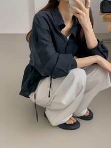 黑色