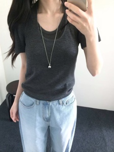黑色