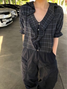 黑色