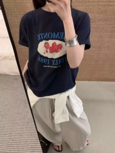 深蓝色