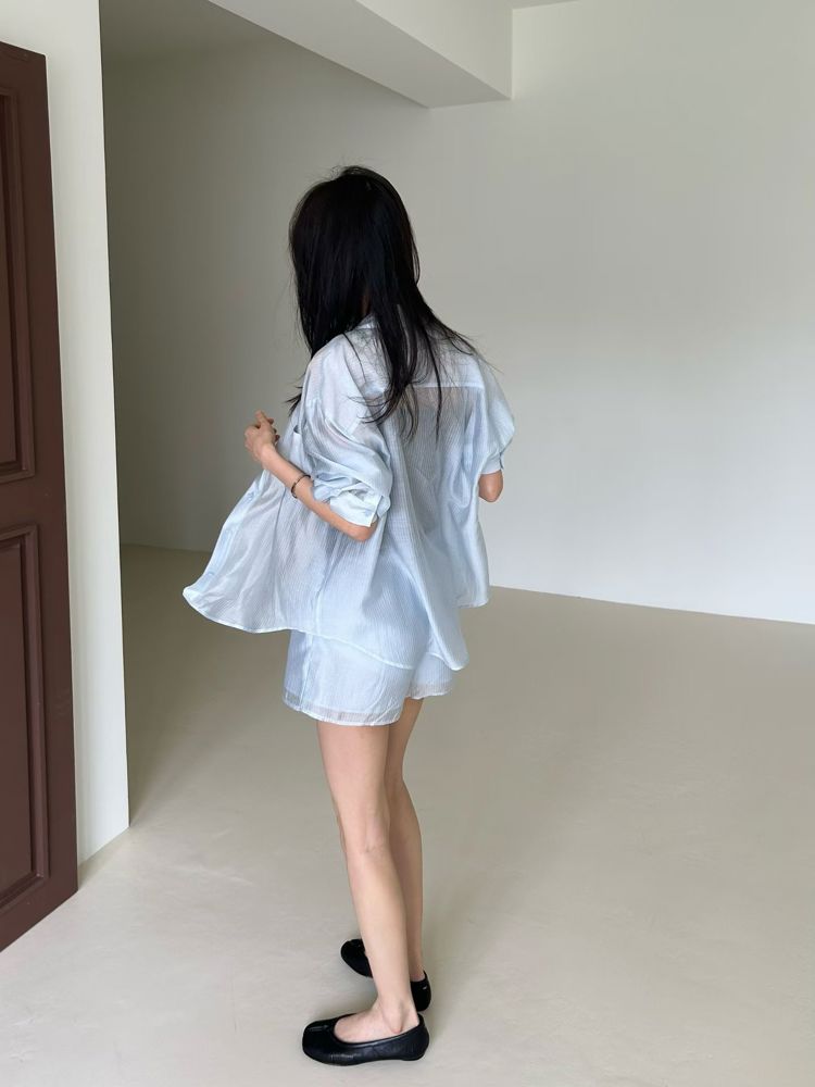 蓝色