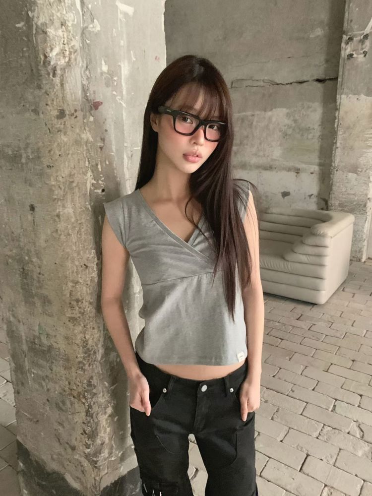 灰色