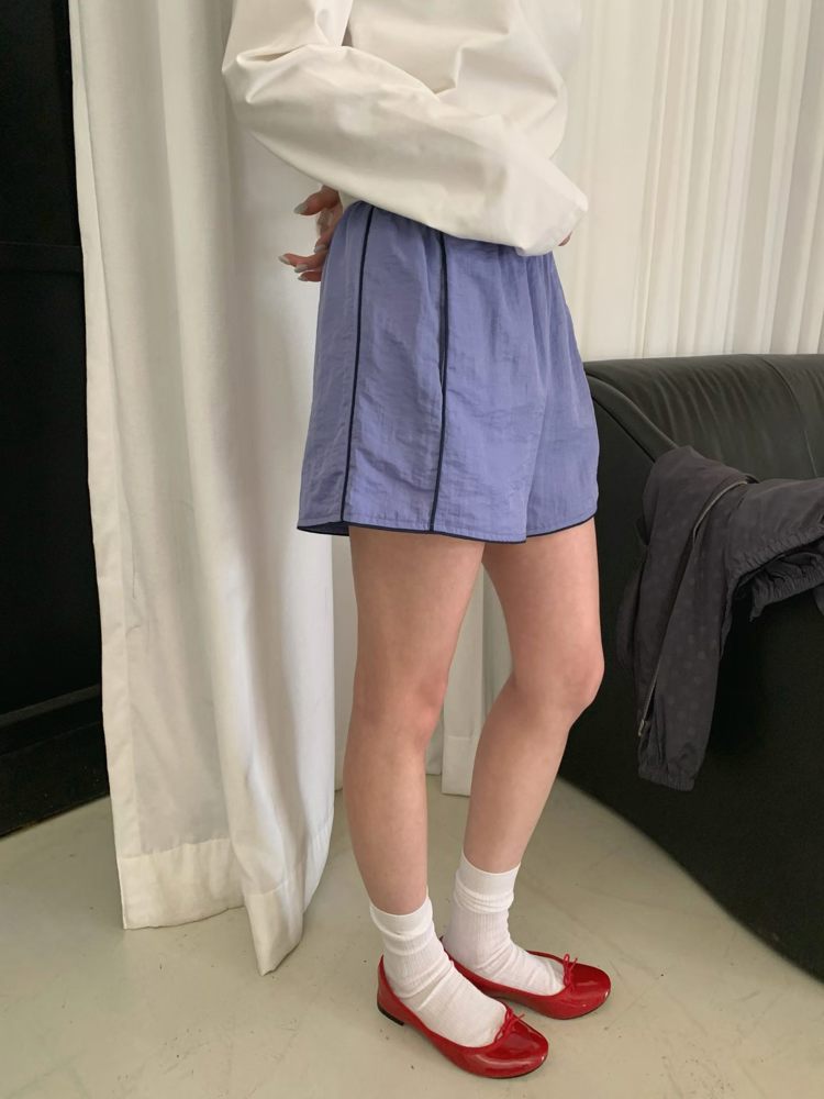 浅蓝色