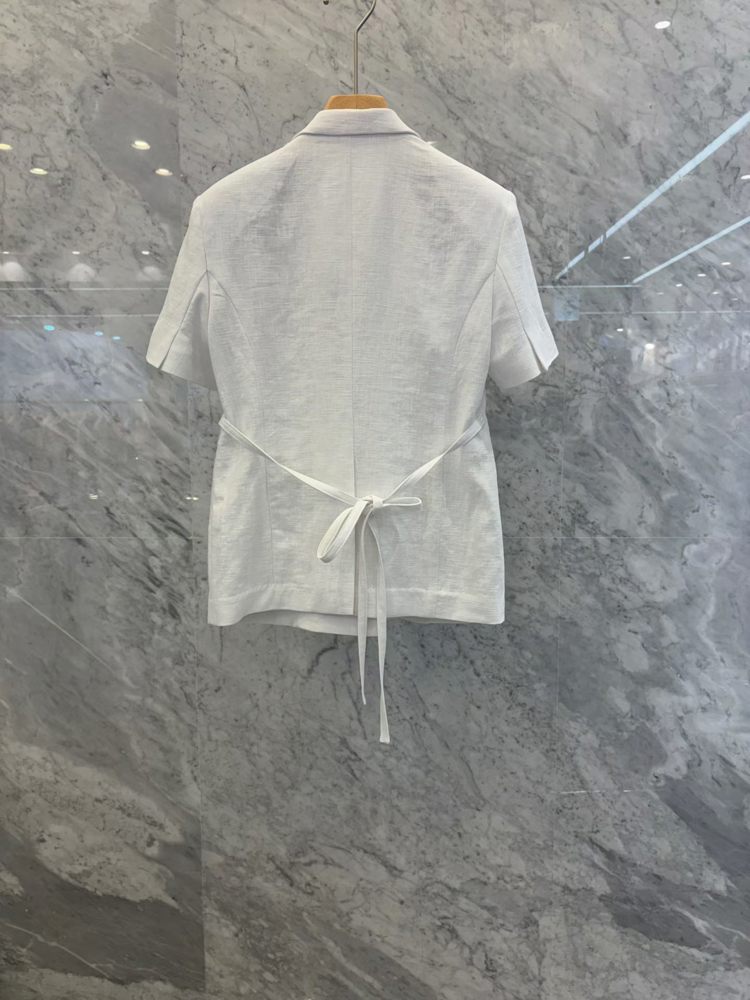 白色