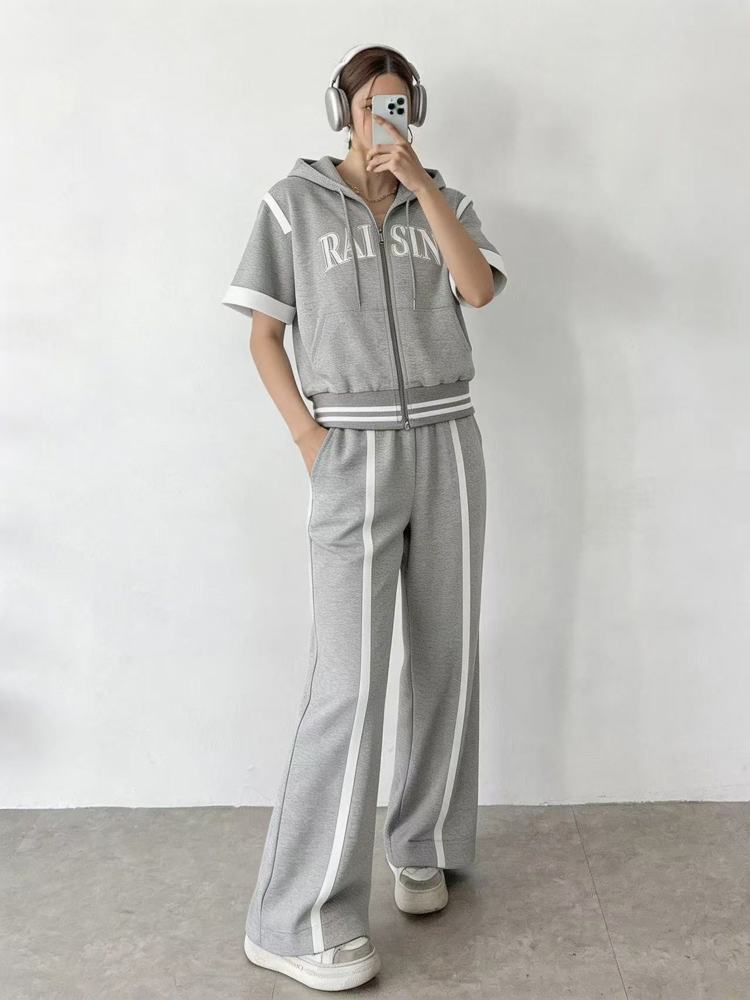 灰色