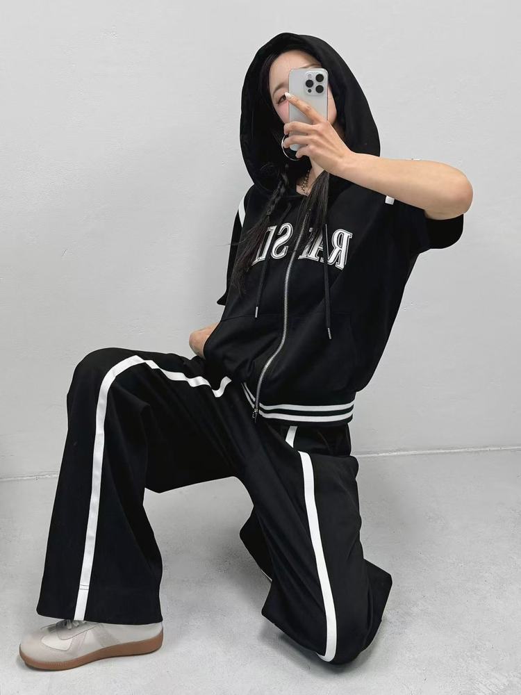 黑色