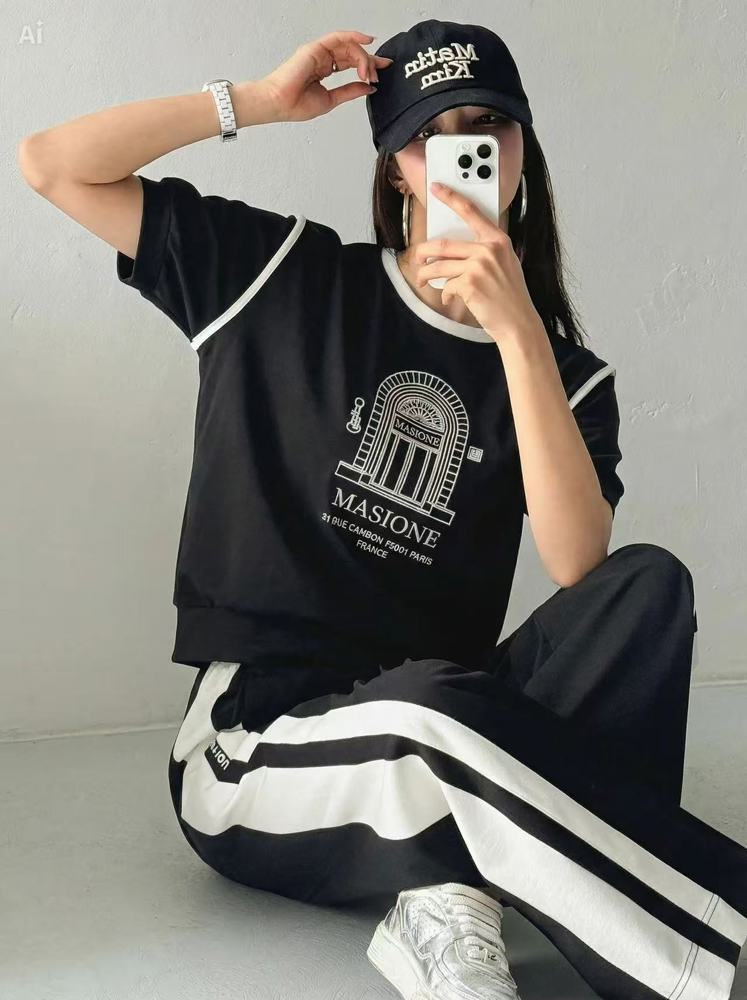 黑色