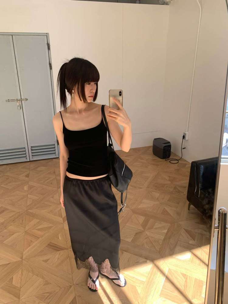 黑色