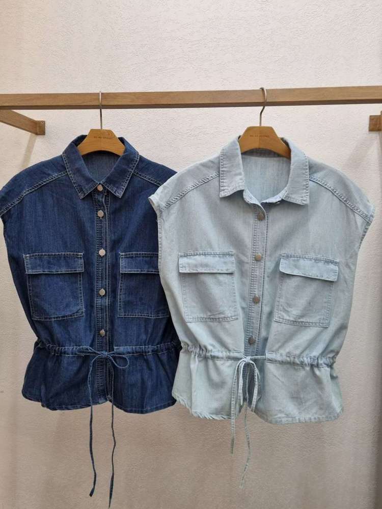 深蓝色