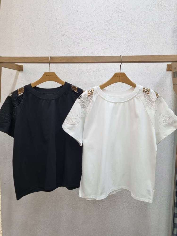 黑色