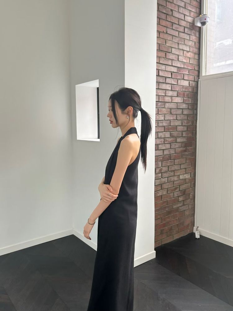 黑色