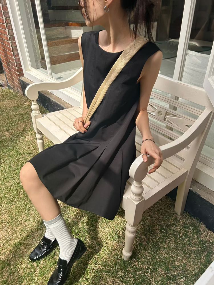 黑色