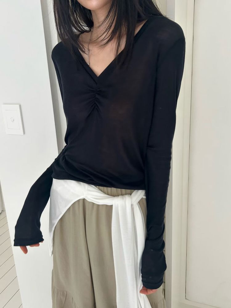 黑色
