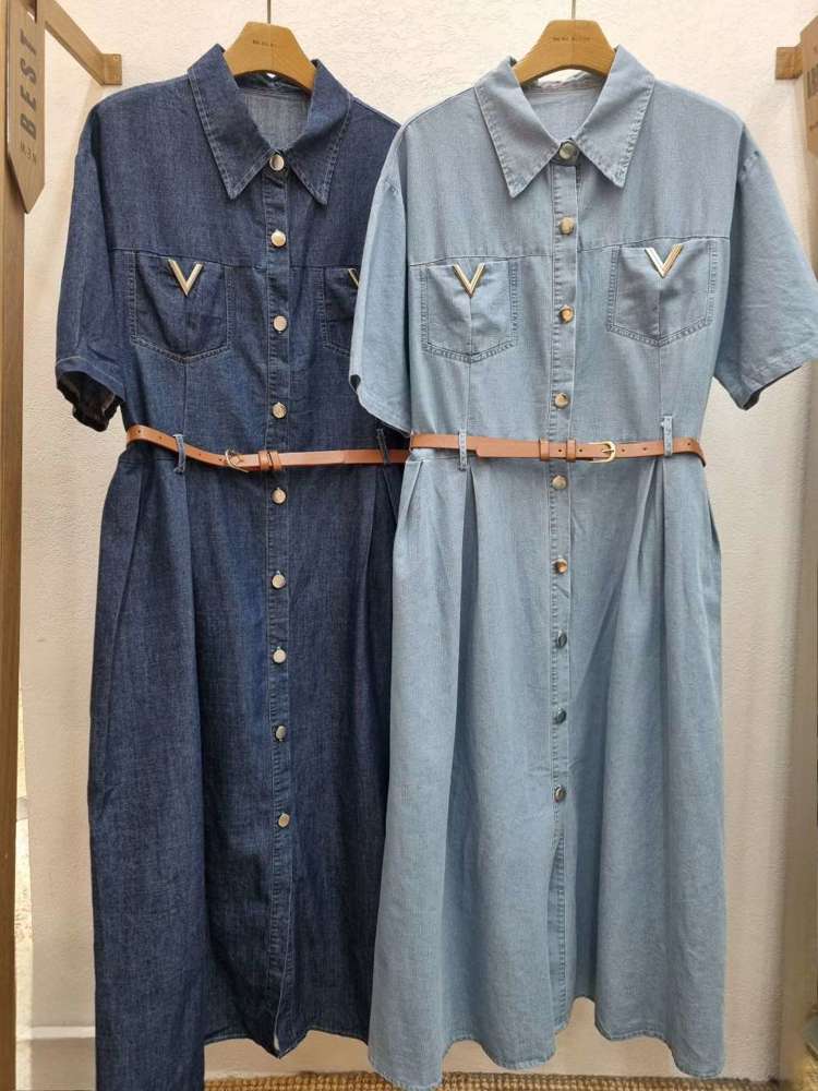 蓝色
