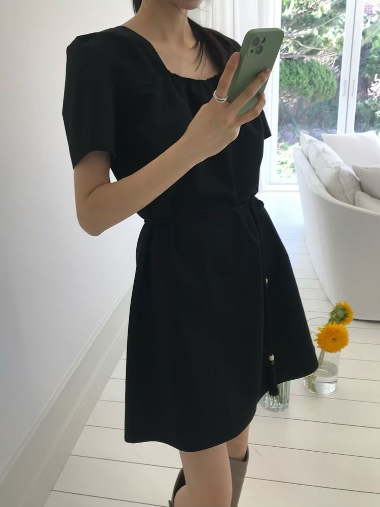 黑色