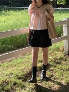 粉红色