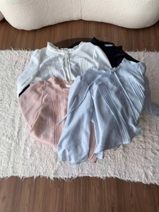 粉红色
