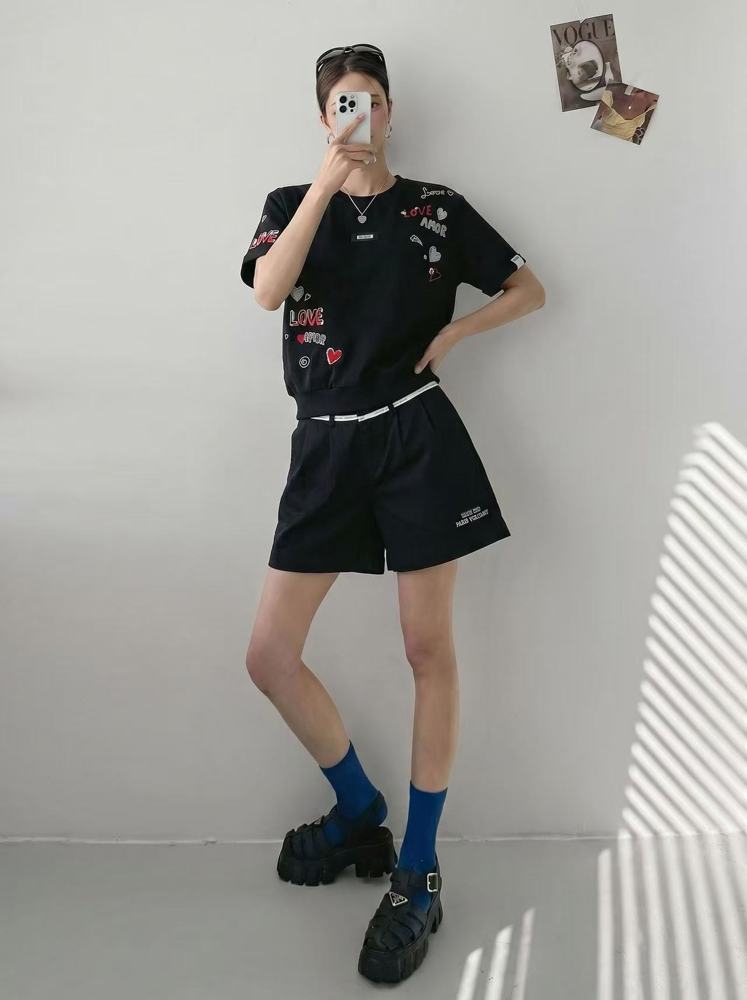 黑色