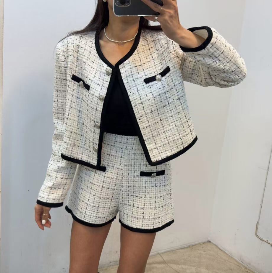 白色