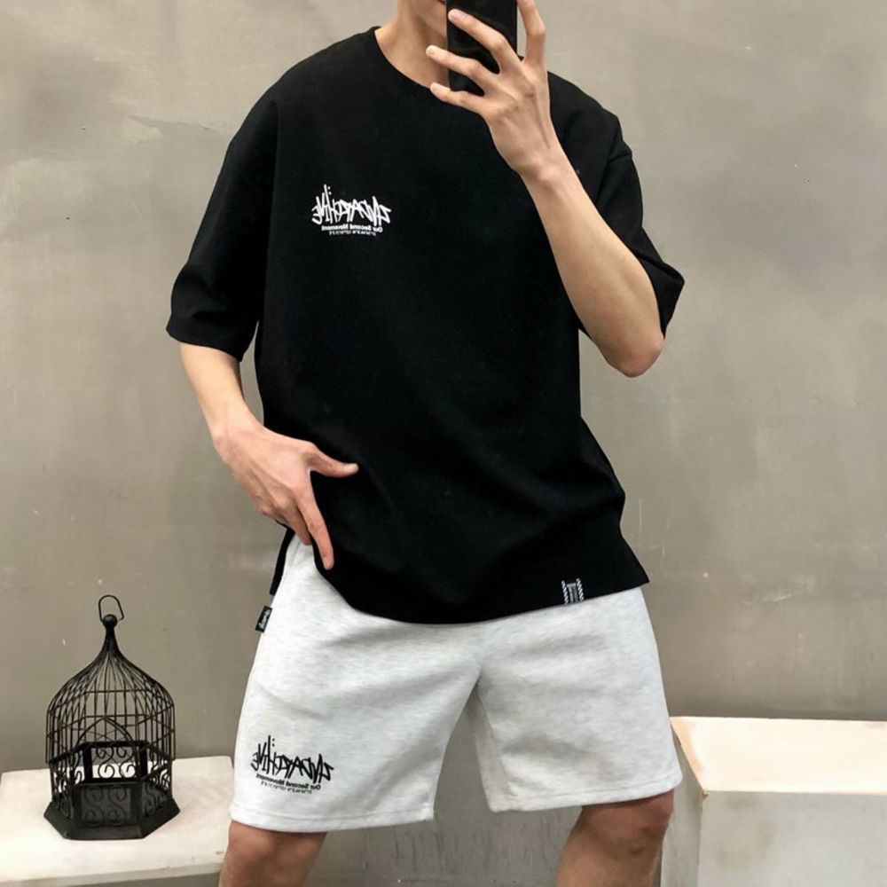 黑色