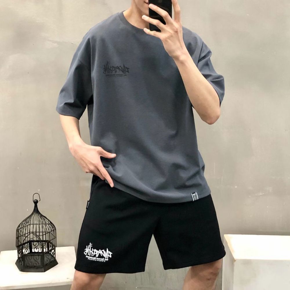 灰色