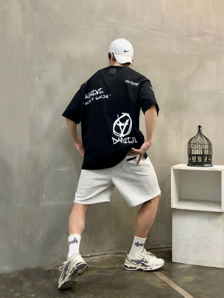 黑色