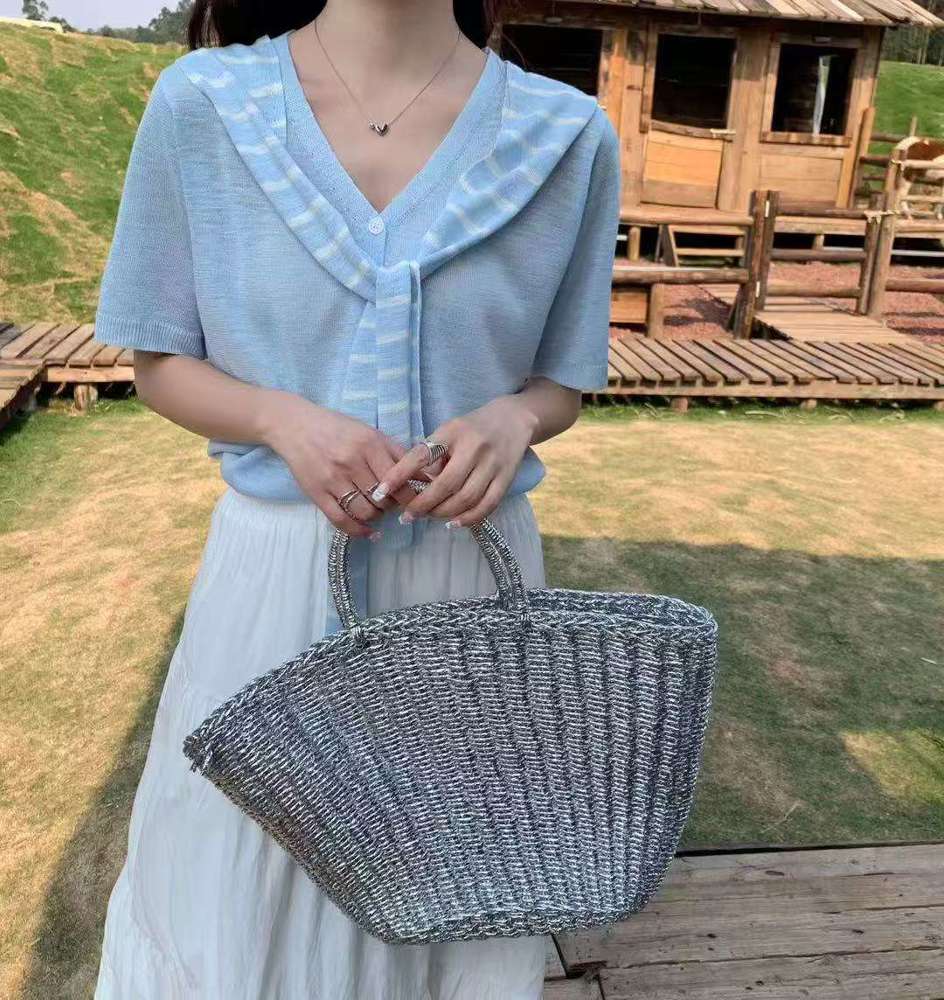 蓝色