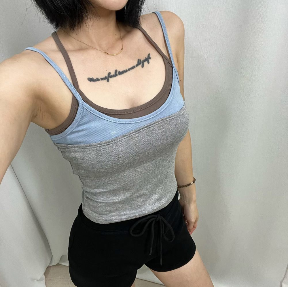 灰色