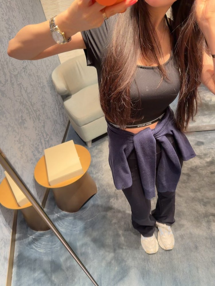 黑色