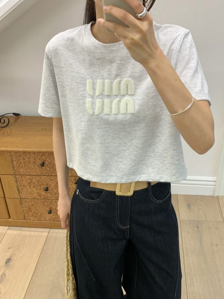 灰色