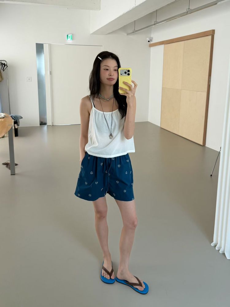 深蓝色