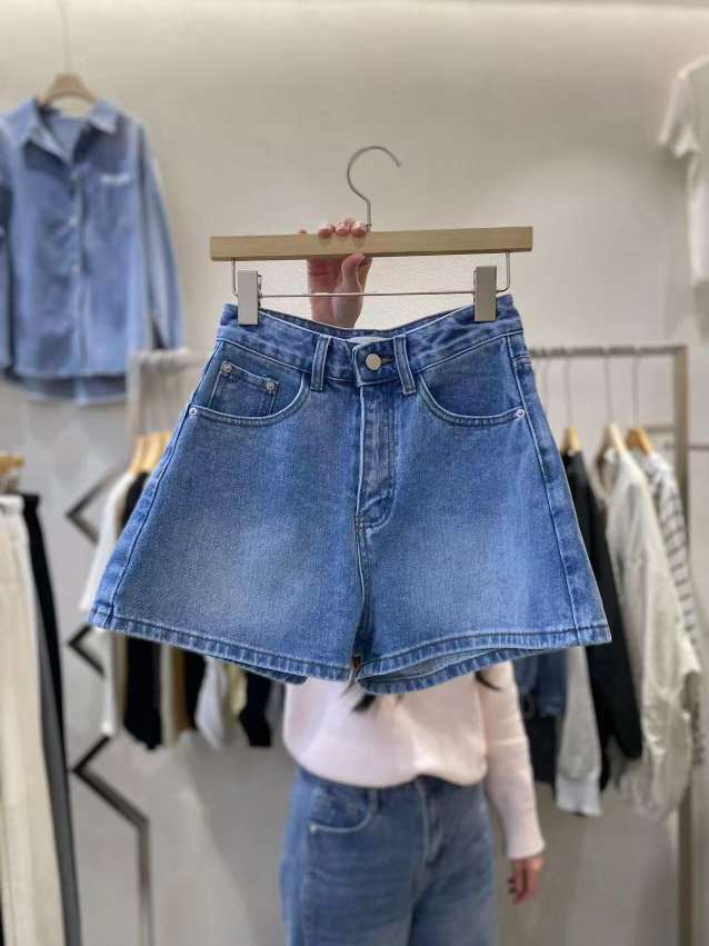 蓝色