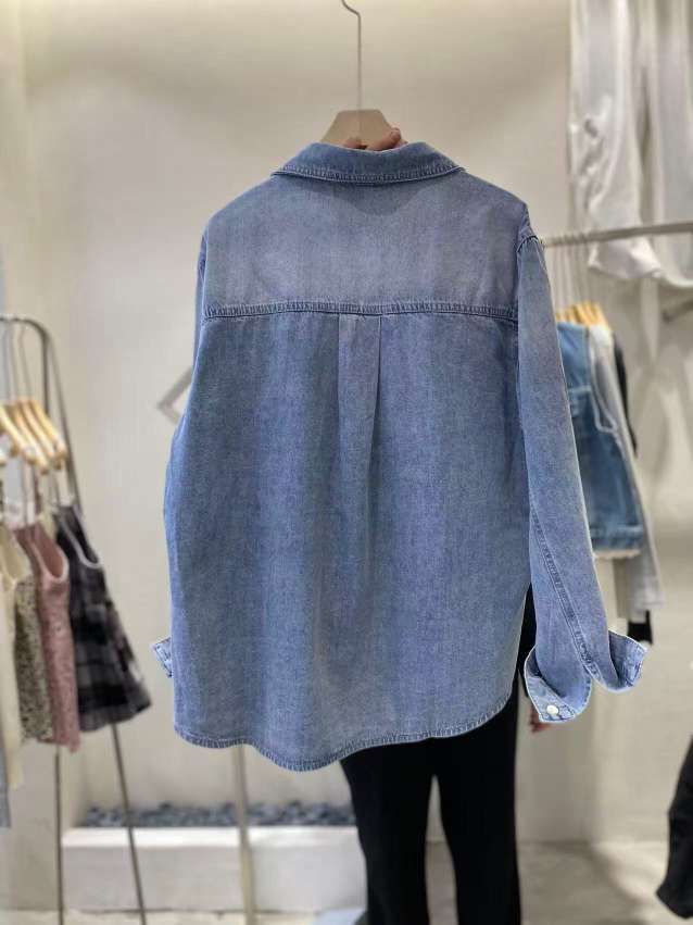蓝色