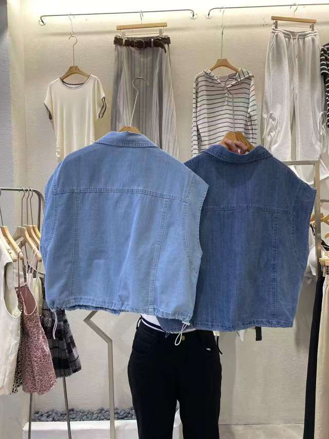 蓝色