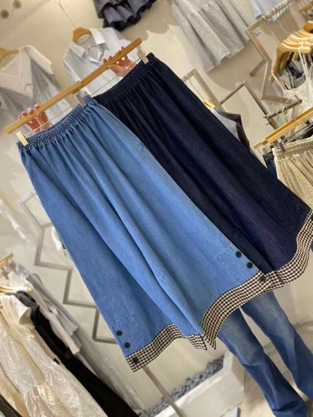 蓝色