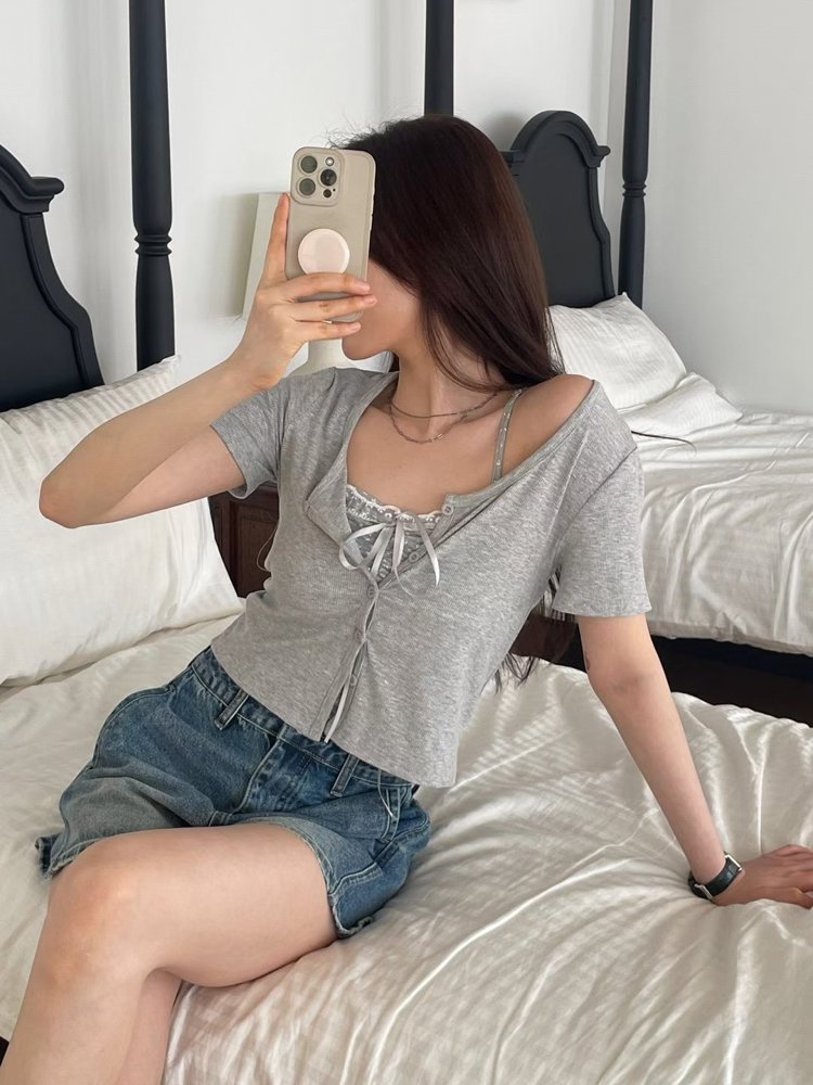 灰色